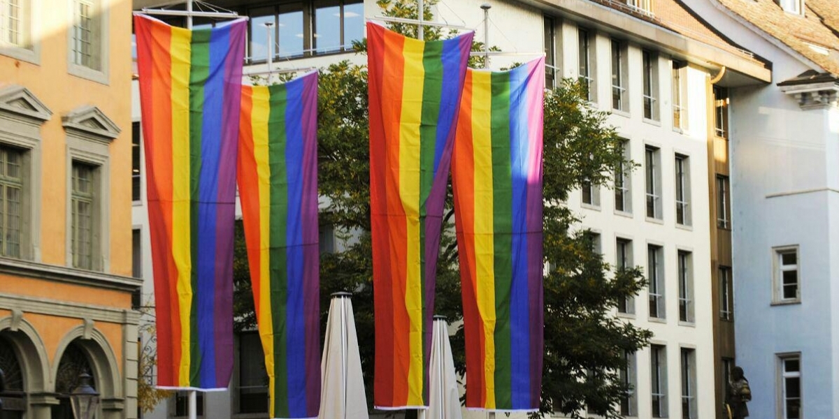 regenbogenflaggen_fronwagplatz_01.jpg
