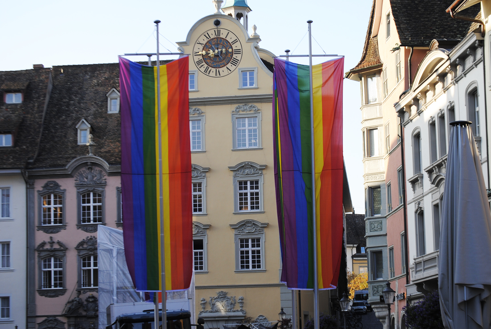 regenbogenflaggen_fronwagplatz_02.jpg